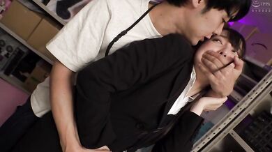 HUNBL-072 When I got a job at the only adult goods maker that was hired, we were turned into toys ...
