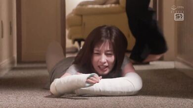 SONE-881 A story about a married woman with injured arms and legs who is cared for by her husband's younger brother with ulterior motives - Saki Okuda