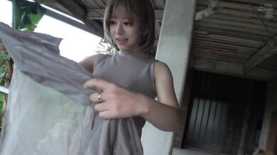 SUN-094 A urinating record of a slender beauty who was able to secretly do sex while standing.
