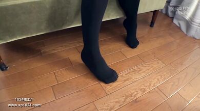 ARM-858 Knee high girls' Ji ○ port trampling footjob - Yuri Shinomiya
