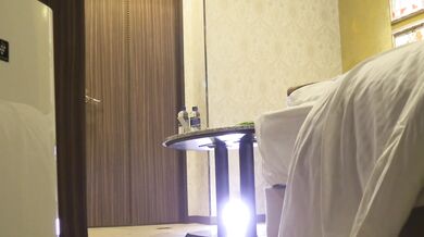 FC2-PPV-4724298 <Super Cute Shaved Newbie Concierge> She brings a bath towel, and while she's at it, she makes the bed! From a panty peek to a full-on stare, *** gets rock hard!!