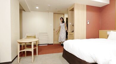 FC2-PPV-4735289 【Chỉ đến hôm nay! Giảm giá lần đầu tiên 3980pt→980pt】 Cô gái tóc đen ngực đẹp, gợi cảm, trong sáng, hỏi "Tớ có thể làm gì cậu muốn không?" và dùng kỹ thuật tuyệt vời để làm cậu mê mẩn. Cậu đã bị cô ấy làm cho xuất tinh trong âm đạo của cô 