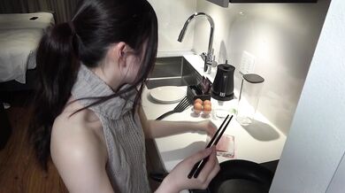 FC2-PPV-4414334 [Uncensored] Sweet POV sex with 20-year-old Minato. She’s an innocent girlfriend who cooks for me and waits with her pussy wet—I mercilessly cum inside her after a neck-bending fuck. Bonus video included.