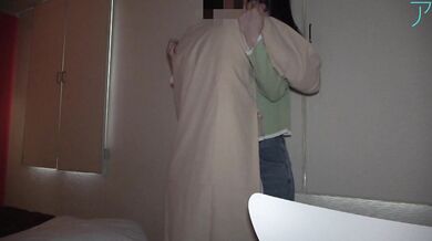 FC2-PPV-3829573 【#105】 I filmed a genuine, demure black-haired nurse. She was walking around braless and feeling embarrassed... But this seemingly serious woman is actually a pervert whose pussy gets so wet it drips. "No... it feels so good♡" Her sensitiv