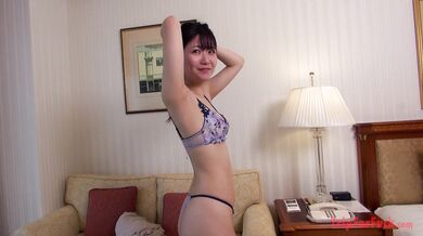 FC2-PPV-4817928 アイドルレベルでかわいいスタイル良い美女「…え？…そのまんま挿れちゃうの？」、 イキまくってるけど中出しにガチギレ
