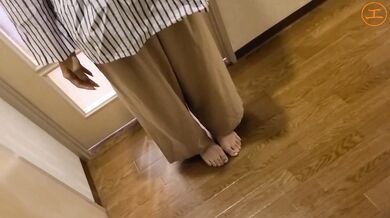 FC2-PPV-3794449 【個人】 大人しそうな看護師の奥さんは、隠○て撮らされている旦那に気づかず、欲求に負け中出しされる