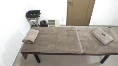 FC2-PPV-3603510 Exclusive Sale [No Censorship / Includes "Mufufu" Bonus] A cool, demure beauty with black hair gets lost in an erotic massage! Her pale cheeks begin to flush as she stares intently at the masseur’s cock, lovingly taking it into her mouth—s