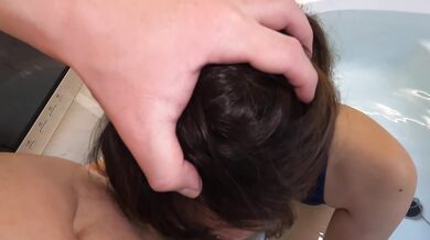 FC2-PPV-3185990 【無修正】顔出し！！超敏感体質ネイリストみなちゃんにコスプレさせて激しく攻めたら前回よりもさらにお潮が止まらなくてガチイキ痙攣しまくりでした！！レビュートリプル特典付き！