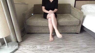 FC2-PPV-3190614 潮吹きのお時間です。腕に彼氏の名前を入れちゃうメンヘラぶり、可愛い某店員さんをハメ撮りしてみると、バイブで潮吹きしちゃいます本編は完全顔出しです