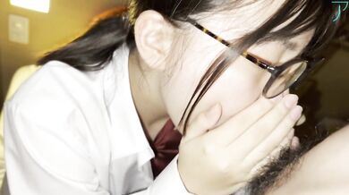 FC2-PPV-3157592 【#74】用土豆拍下了戴眼镜的文学处女的私密视频。用生肉棒撕开她浓密纯洁的处女膜，并直接将精液内射作为毕业纪念♡恭喜♡