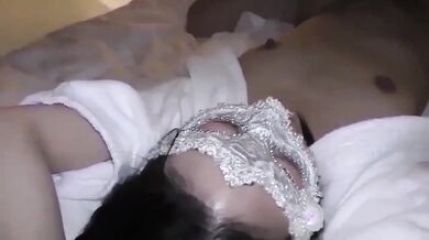 FC2-PPV-3161824 【限时积分优惠·个人拍摄】在珠宝店工作的背后，却用别人的肉棒享受欢愉的贵妇 回想起在冲绳度蜜月的那一夜……