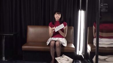 HJMO-669 If you lose the cruel mirror game, you get an erotic punishment game. These young wives with big dicks that they've never experienced before have sex with their husbands next to them without caring about it! Some young wives even ask for a handjo