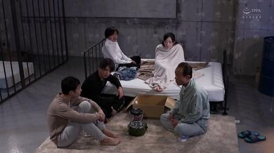 JUQ-884 A room where you can't escape until you climax a total of 100 times. I can't make my wife cum, so I offer her body to the men with insatiable sexual desire who are imprisoned with her... Kasumi Amamiya - Amamiya Kasumi