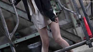 FSDSS-896 Township Fabrik. Der Schlüssel zu den Handschellen befindet sich in der Vagina. Kannst du ihr 'helfen' und sie retten? Tenshi Moe, mit 5 neuen Fotos.