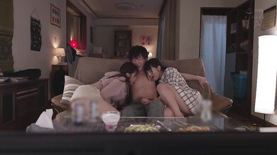 DASS-407 Do you want to chill out while watching a movie? Casual online sex with a female friend Waka Misono Sarara Uruki - Misono Waka