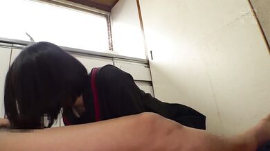 MUDR-287 A sexy schoolgirl in a school uniform is so full of sexual desire that she sweats and devours a man in an insatiable sexual encounter. Ito Akana - Akana Ito